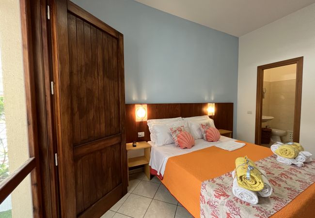 Rent by room на Sperlonga - Fiordaliso room Sperlongaresort