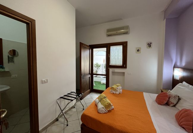 Rent by room на Sperlonga - Glicine room Sperlongaresort